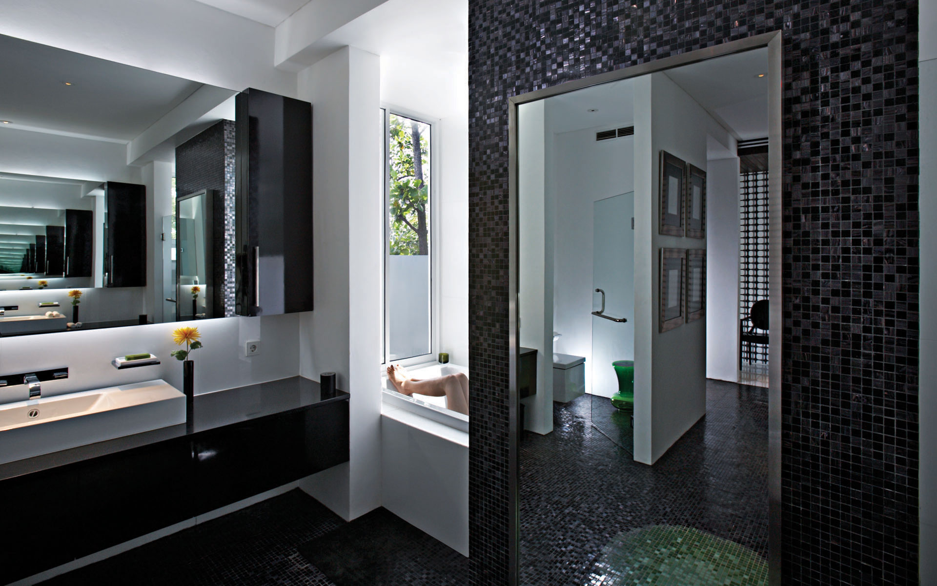 Garage apartment bathroom: spacious bedrooom bathroom top floor ...